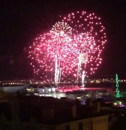 Apartment Avec Terrasse Vue Cannes